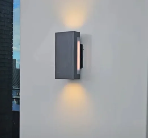 Slimme buitenverlichting op het dakterras van een appartement in de Montevideotoren